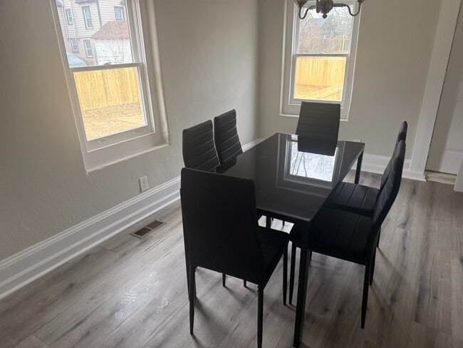 Photo - Room in House on Griffin St NW