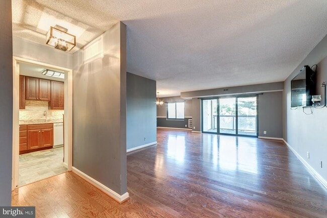 Photo - 203 Yoakum Pkwy Unit 208VA