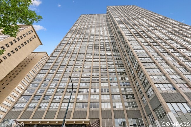 Building Photo - 655 W Irving Park Rd Unit 3815 Rental