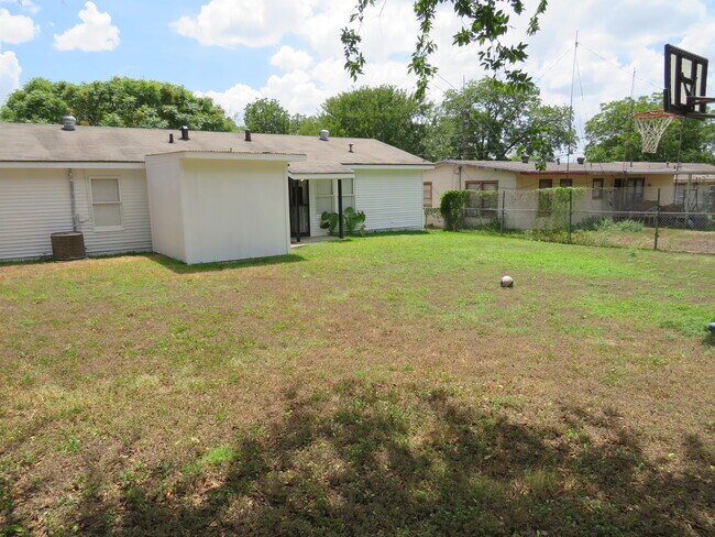 Photo - 419 Anton Dr