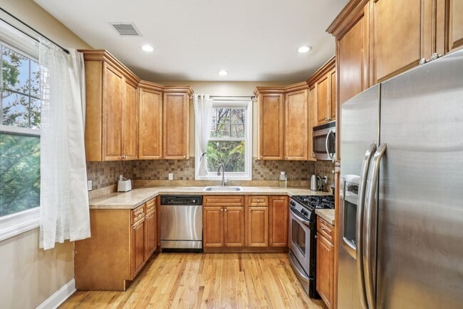 Photo - Fully Furnished Townhome for Rent – NO LEA...