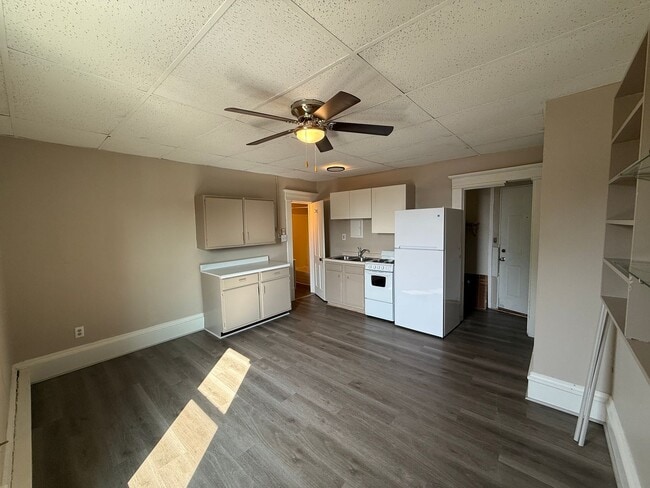 Photo - Cozy Studio with Walk-In Closet in the Hea... Unit Apt 8