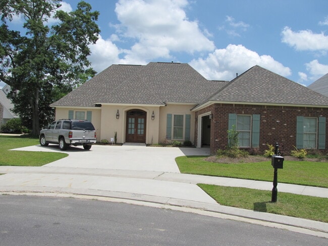 Building Photo - WOODRIDGE SUBDIVISION NEAR NEW WOMENS HOSPITAL AT PECUE LN.