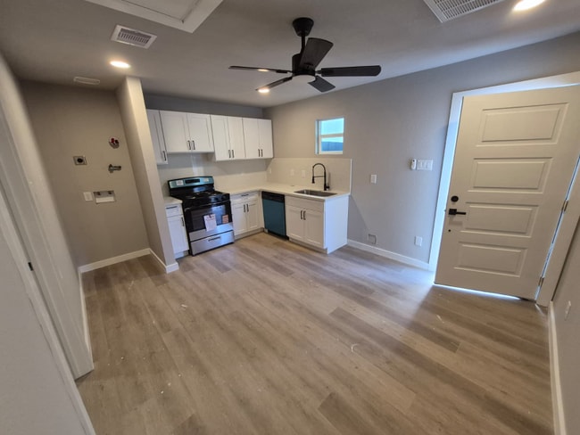 Photo - 3268 Holman St Unidad 4