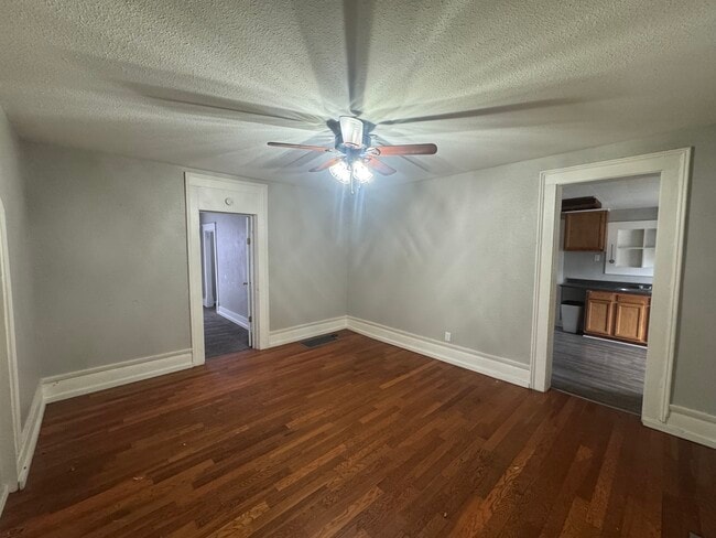 Photo - 714 N Wabash Ave