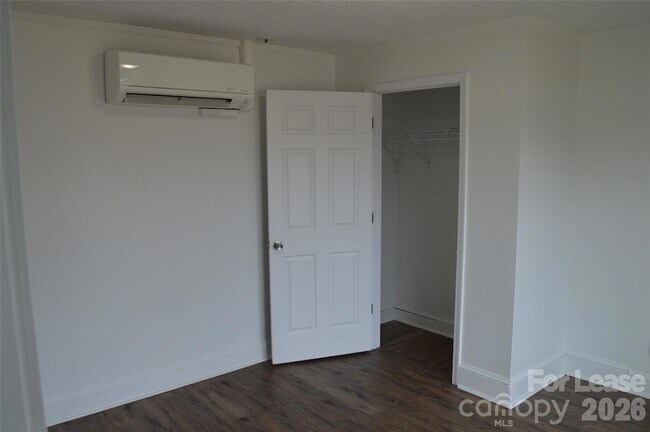 Photo - 709 S Elm St