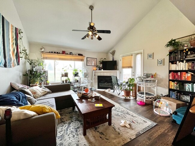 Photo - 2 Bed Charmer with Mountain Backdrop