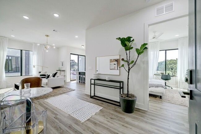 Photo - University Oaks – Modern Luxury Living in the Heart of Houston