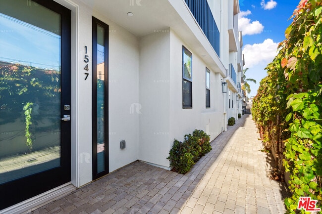 Photo - 1541 1/2 Hi Point St