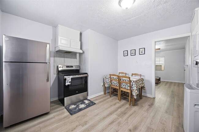 Photo - 6734 Burkett St. Unit 4
