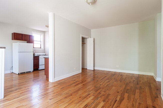 Photo - 626 W Cornelia Ave Unit E3