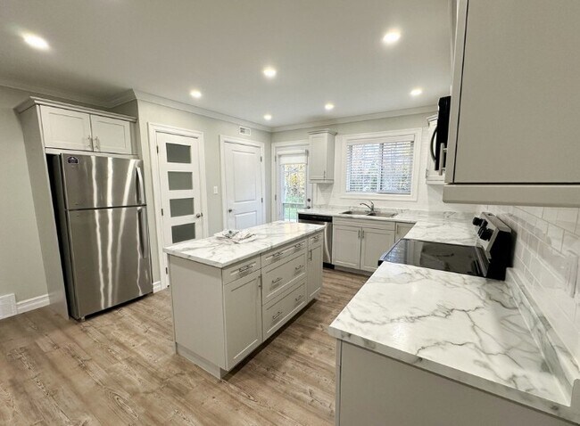 Building Photo - Eastside Village Townhomes