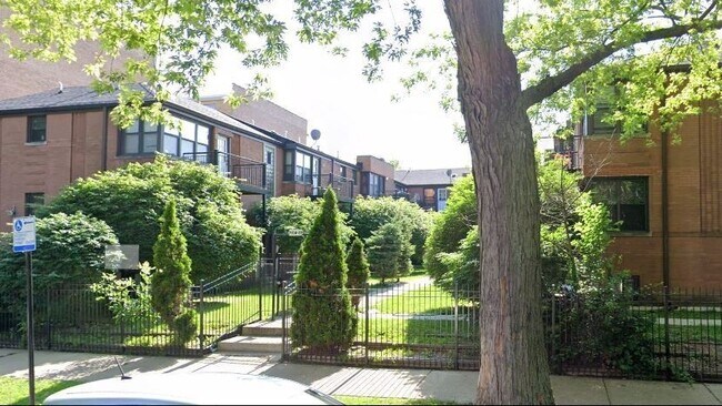 Building Photo - 7320 N Winchester Ave Unit 2E