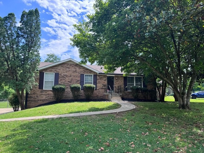 Must see!! 3BD/3BA Fully Finished Basement and Corner Lot!! - Must see!! 3BD/3BA Fully Finished Basement and Corner Lot!!