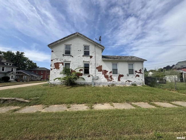 Building Photo - 517 12th Ave