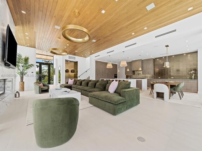 Photo - 2657 NE 34th St