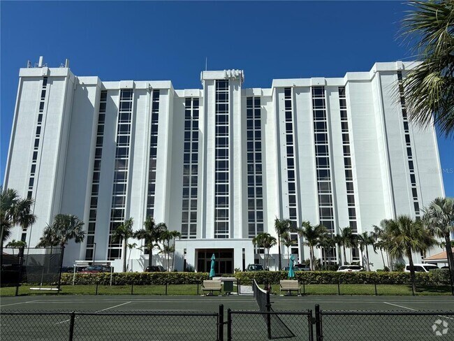 Building Photo - 2425 Gulf of Mexico Dr Unit 7F Rental