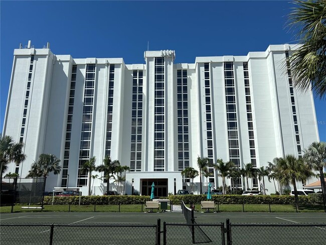 Building Photo - 2425 Gulf of Mexico Dr Unit 7F Rental