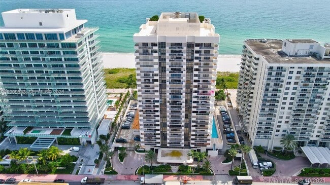 Building Photo - 5757 Collins Ave Unit 1003
