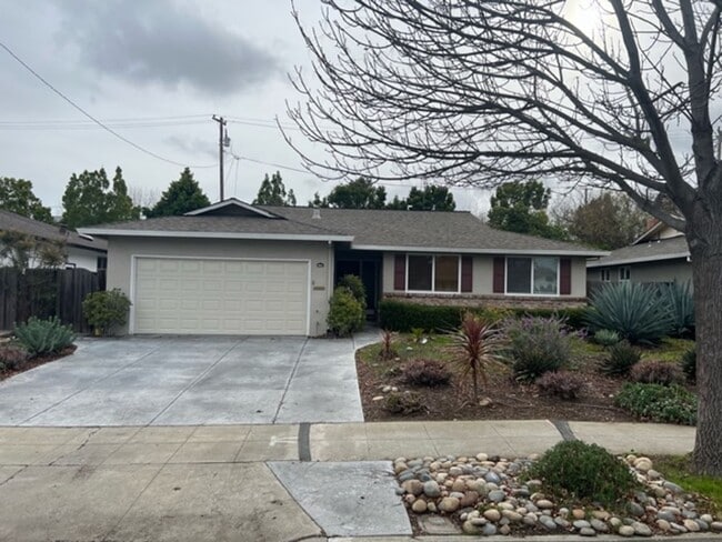 Building Photo - Updated 3BR/2BA Home in the Heart of Silic...