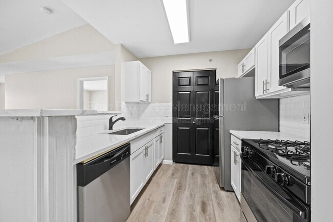 Building Photo - 9010 Charlotte Ct