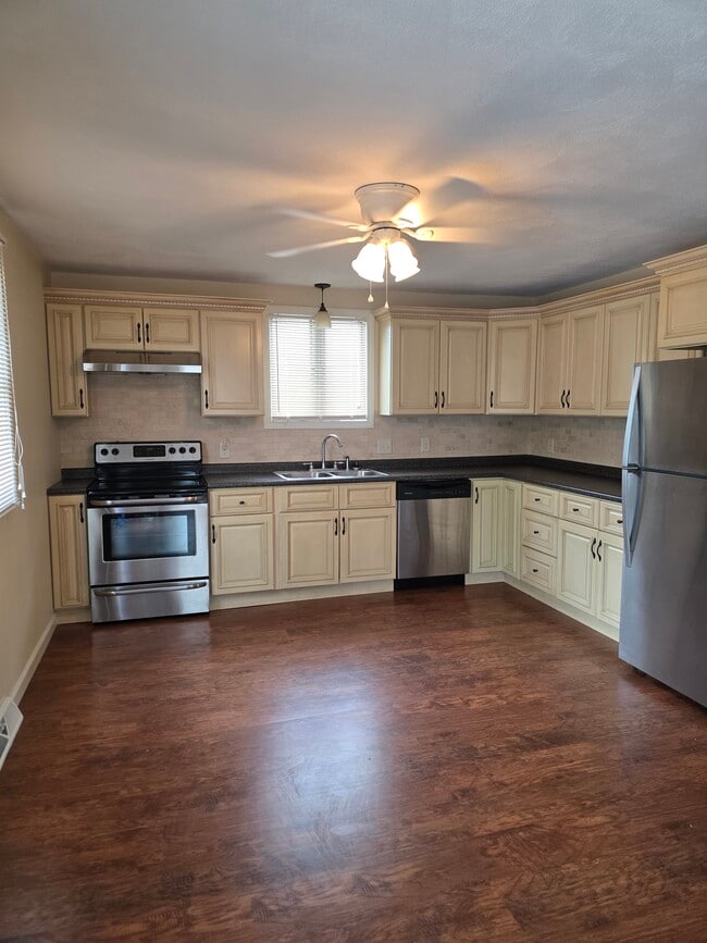 Building Photo - 102 Capuano Ave Unit 102 A
