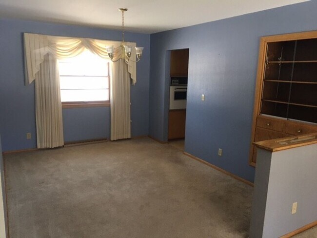 Photo - 3 Bedroom Home w/ Attached garage & Large basement. Washer/Dryer Included