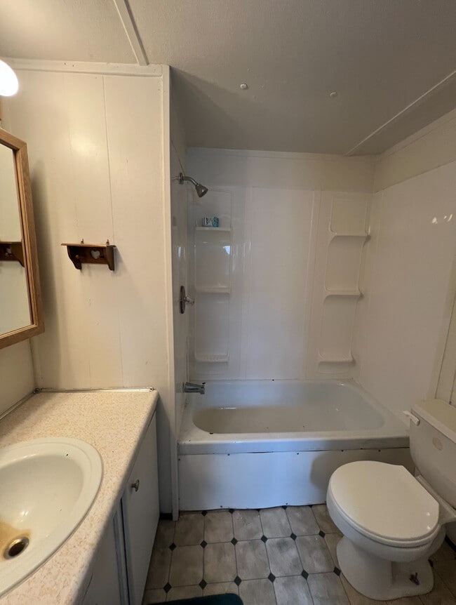 Photo - 1565 Ray's Rd