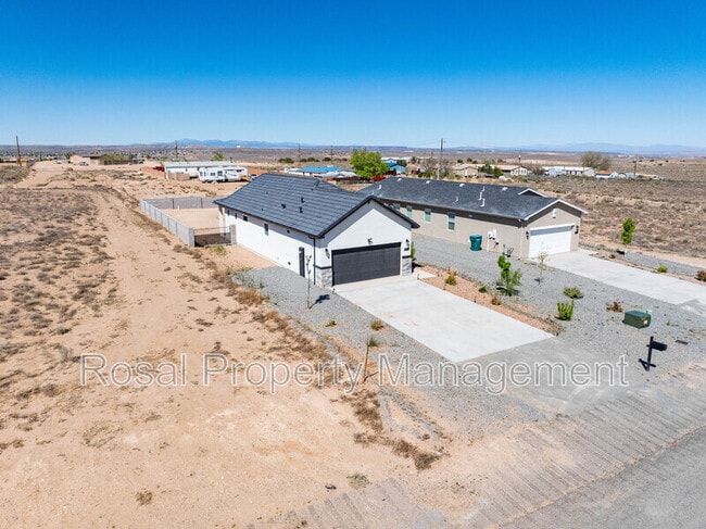 Photo - 933 Northern Blvd NE