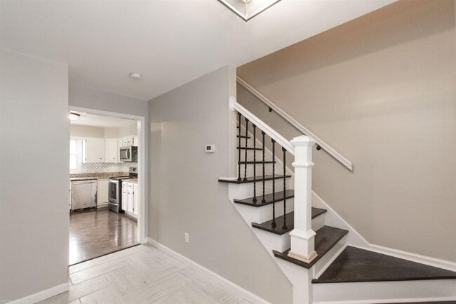 Photo - 6 bed/3 1/2 bath.  Pet Friendly