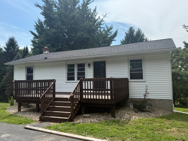 Building Photo - 2025 Millersburg Rd Rental