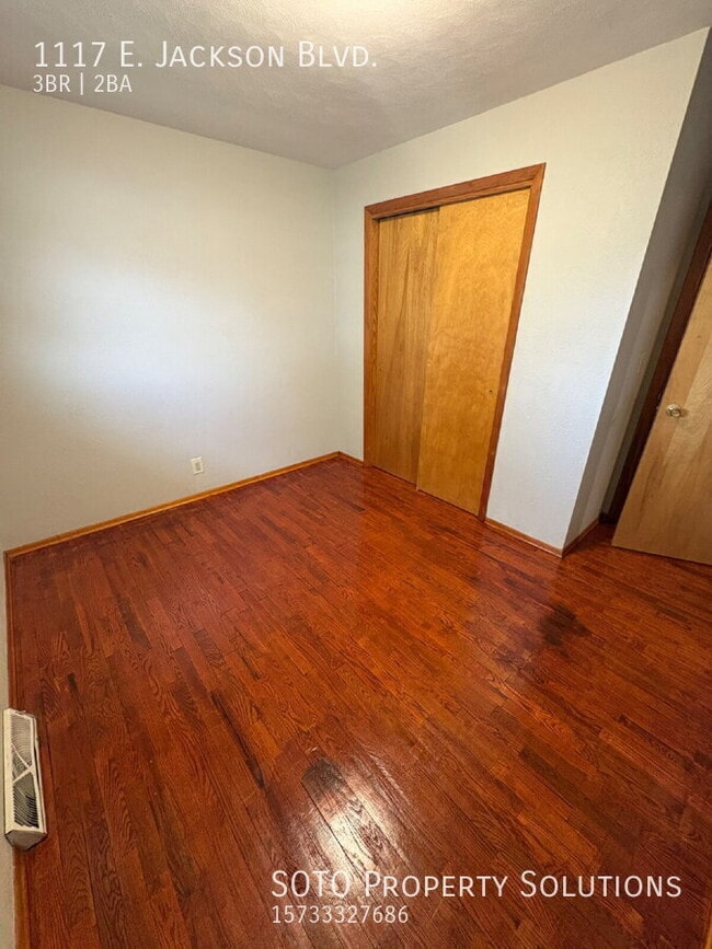 Photo - 1117 E Jackson Blvd