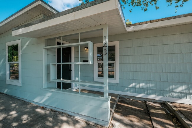 Photo - 143 Shasta Ave