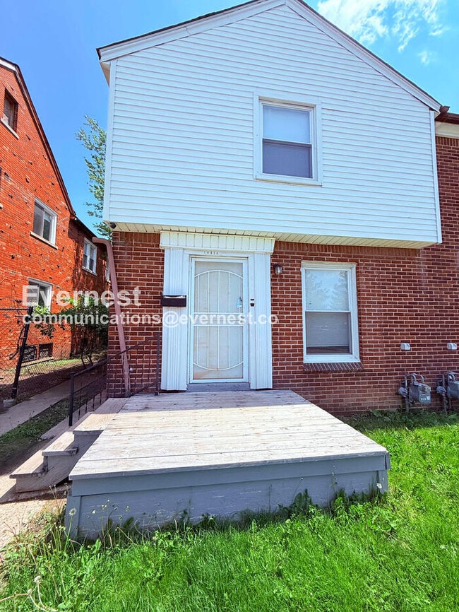 Building Photo - 16834 Fairfield St