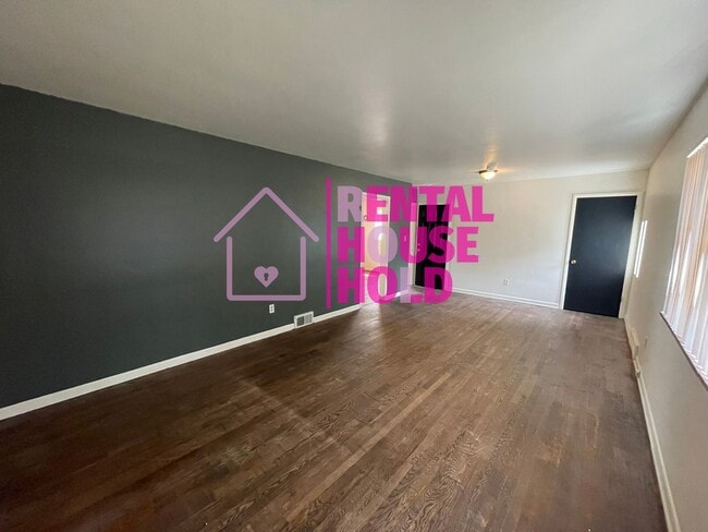 Building Photo - 15368 Hubbell Ave Unit Upper Rental