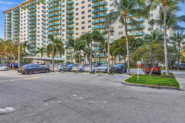19390 Collins Ave Unit 908