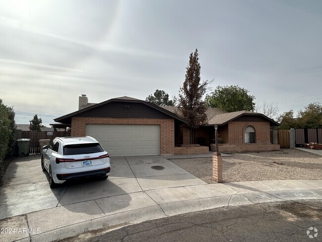 Building Photo - 6509 W Cochise Dr Rental