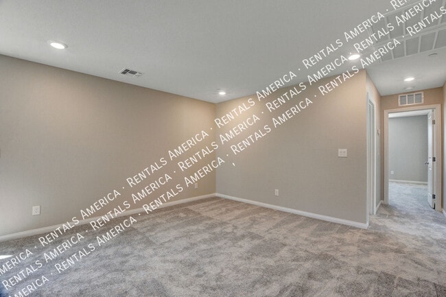 Building Photo - 6820 Calvitero St Rental