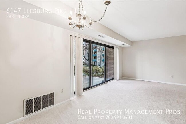 Photo - 6147 Leesburg Pike Unidad 107