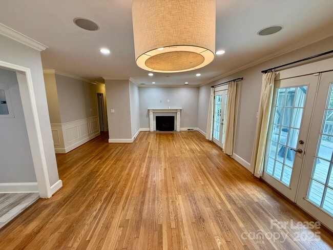 Photo - 1425 Montford Dr