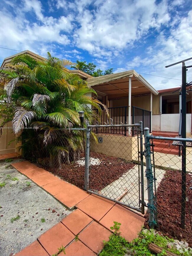 Building Photo - 671 E 59th St Rental