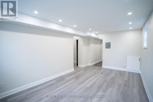 Photo - 19 Queen St W Unit 1