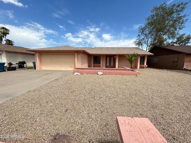 Building Photo - 4014 W Christy Dr