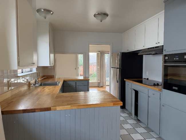 Photo - 1941 Perry Ave