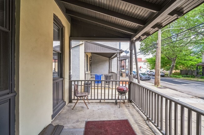 Photo - 884 N 42nd St Unidad A
