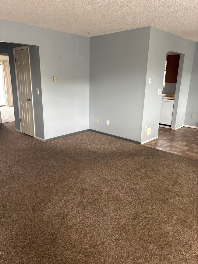 Building Photo - 2916 Dawn Dr Unit 2916 Dawn drive