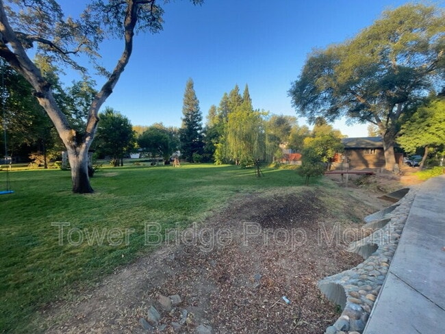 5770 Hoffman Ln