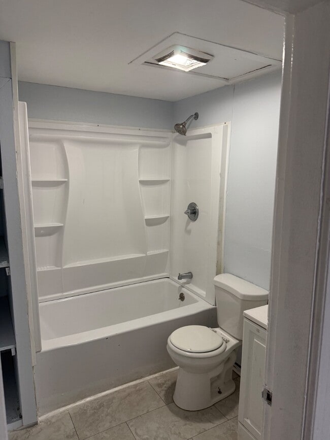 Building Photo - 337 Wilson St