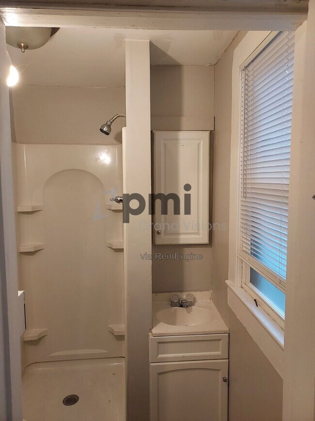 Photo - 1753 E Clay St