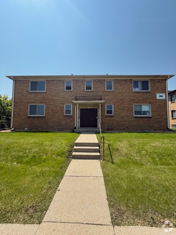 Building Photo - 5715 W Lincoln Ave Rental